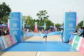 2016年7月：芝加哥小熊队从洋基队交易得到火球男阿罗迪斯·查普曼。